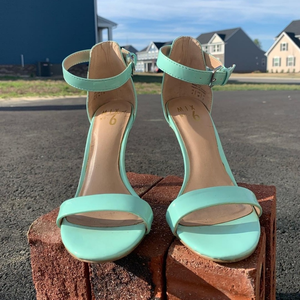 Heels - Picture 3 of 3